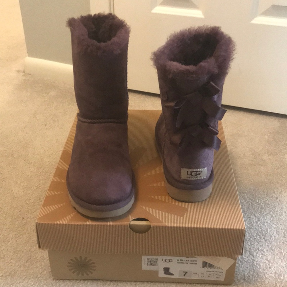 Barely worn violet uggs